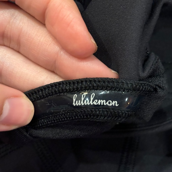 SOLD- Lululemon Legging High Rise 25” 7/8 Pockets Athletic Women’s size 4 - Picture 11 of 16